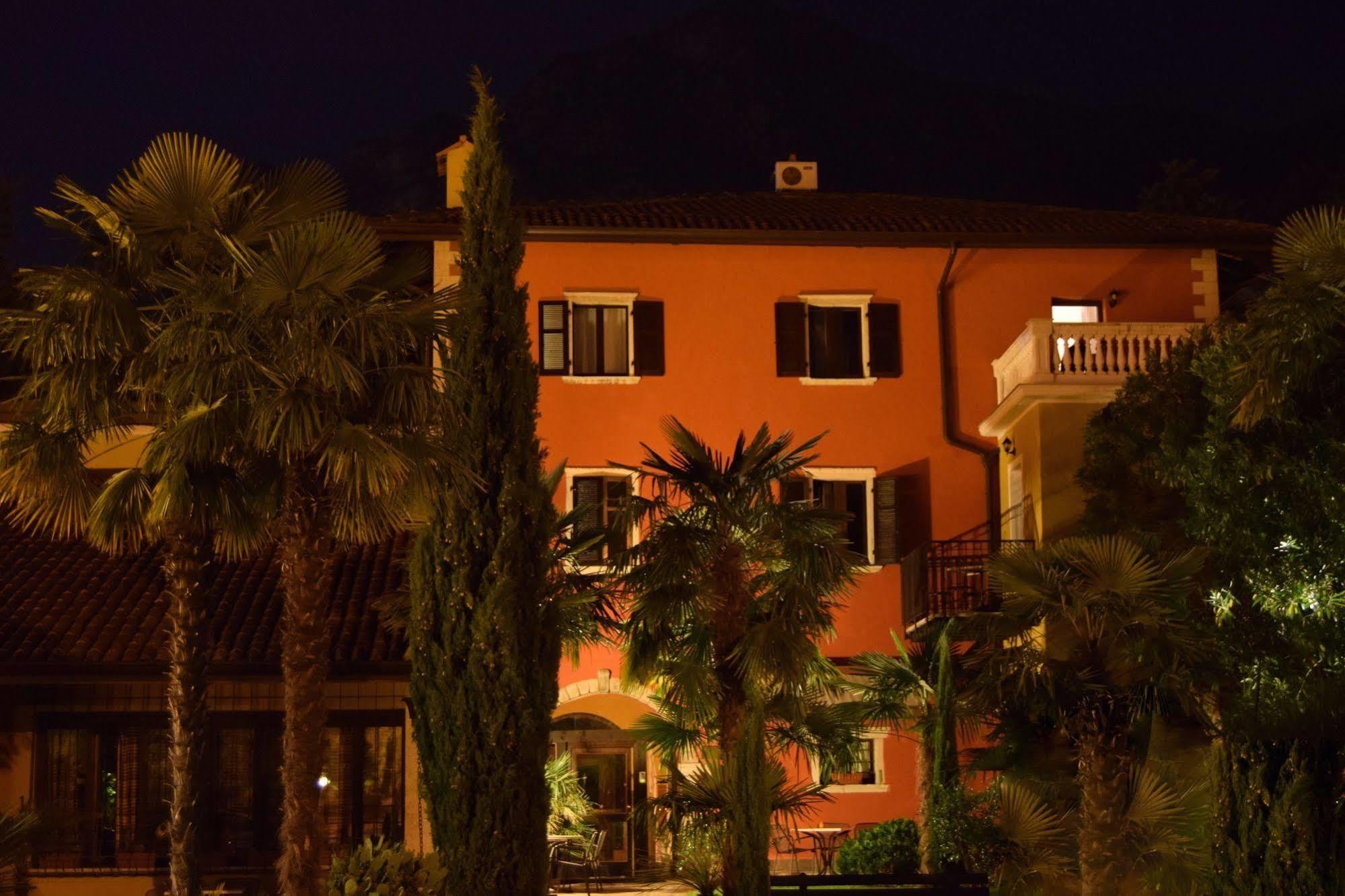 Residence Segattini Riva del Garda Exterior photo