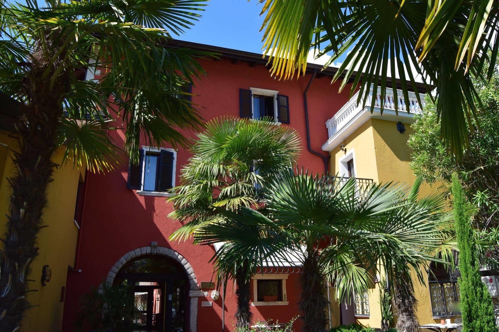 Residence Segattini Riva del Garda Exterior photo